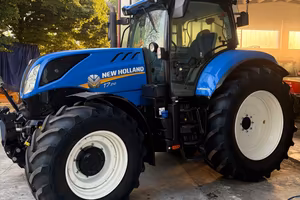 NEW HOLLAND T 7. 210. CV