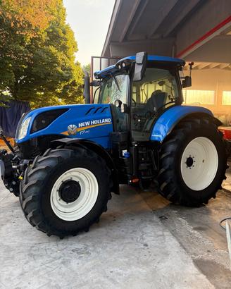 NEW HOLLAND T 7. 210. CV