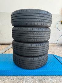 4 Pneumatici 215/60 R17 Goodyear