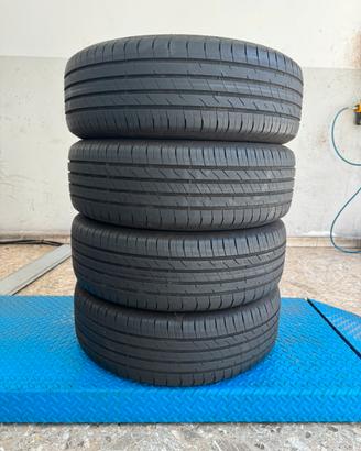 4 Pneumatici 215/60 R17 Goodyear