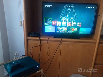 Xbox One s con due giochi e carica controller