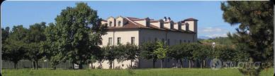 Magazzini a livello stradale