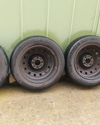 Ruote complete 185/65R15 PZ 4 