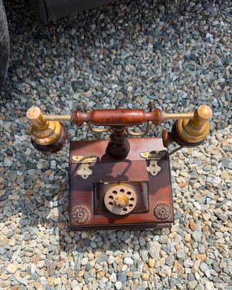 Telefono decorativo in legno