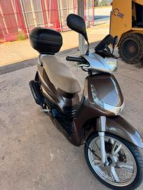 Scooter  tweet 150 Peugeot