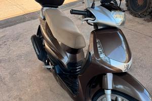 Scooter  tweet 150 Peugeot