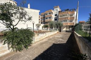 NOVITÀ! VILLA SU DUE LIVELLI CON DOPPIO GIARDINO!