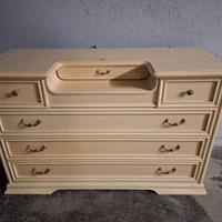 Comò in legno color champagne