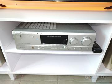 varie casse passive e un amplificatore 