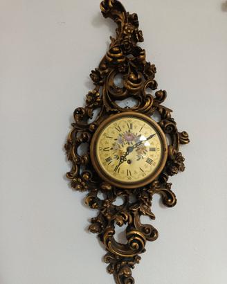 orologio antico dorato a parete