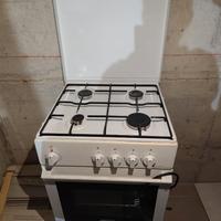 Cucina con forno elettrico