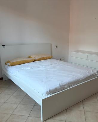 Camera da letto Ikea MALM completa.