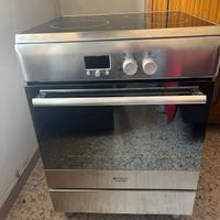 Cucina a induzione con forno. 