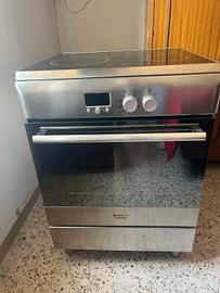 Cucina a induzione con forno. 