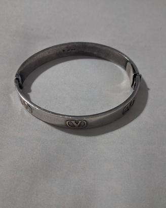 Bracciale rigido V logo in argento