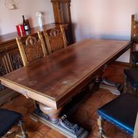 Tavolo da sala in legno di noce