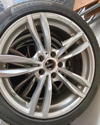 225/45/18 Continental neve