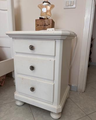 Comodino in legno
