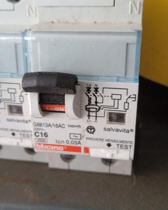 interruttore  differenziale BTICINO 16 AMPERE