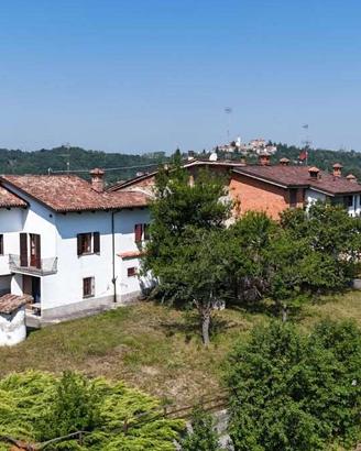 Rustico Panoramico nelle Langhe con Ampio Giardino