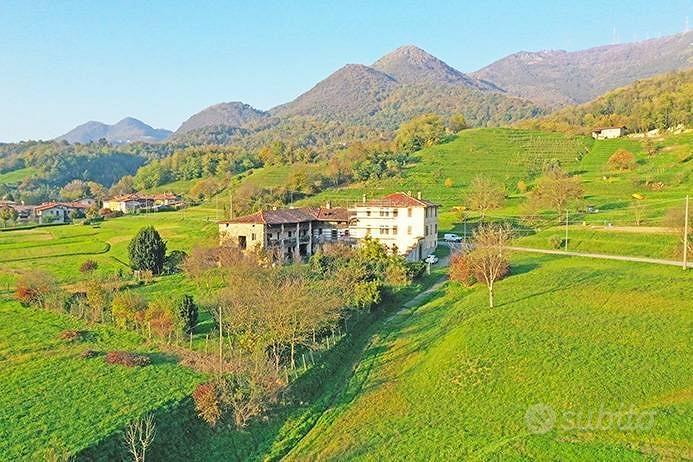 Rustico / Casale di 1200 m² con più di 5 locali e - Vista 2