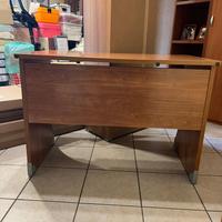 Scrivania e cassettiera con chiave