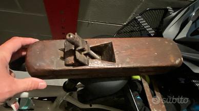 Antica Pialla e morsetto