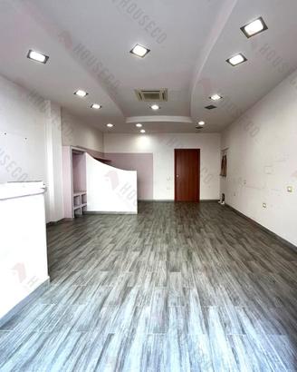 Viale Colombo: Locale artigianale