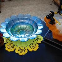 Due soprammobili e una ciotola in vetro