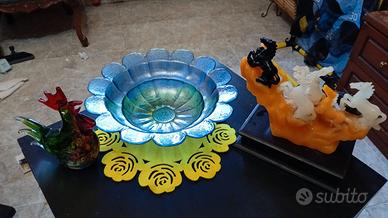 Due soprammobili e una ciotola in vetro