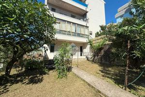 2 LOCALI A TRIESTE