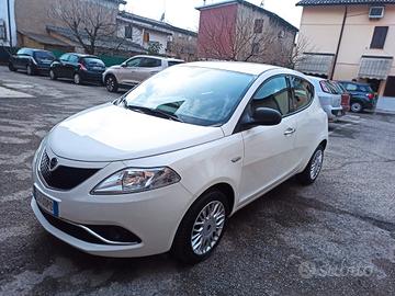 auto Ypsilon 10 