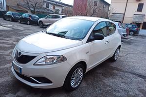 auto Ypsilon 10 