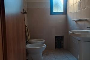 Locale commerciale zona centrale Santa Giusta