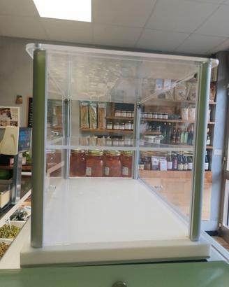 VETRINA DI PLEXIGLASS