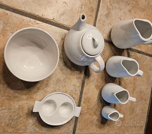 Lotto 20 pz.: teiere, bricchi, tazze, porta-uovo