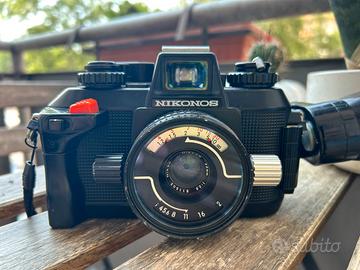 Fotocamera subacquea Nikon + Flash Marine32 Sunpak