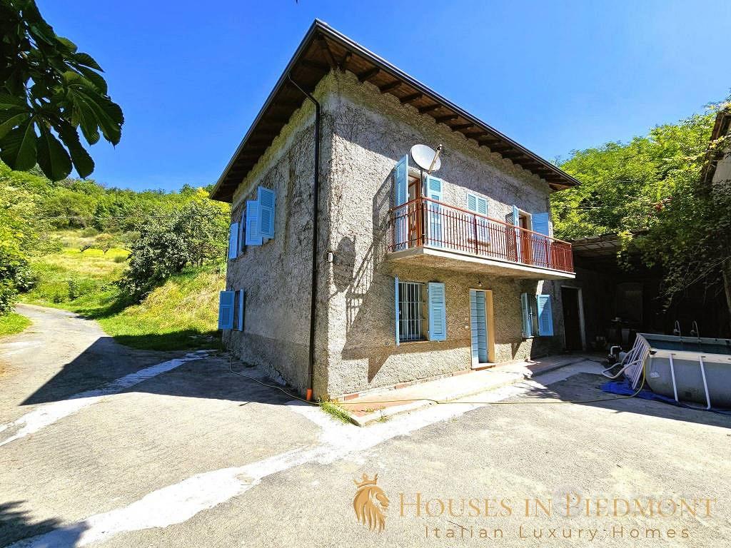 Rustico / Casale di 220 m² con più di 5 locali a R - Vista 2