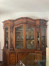 Credenza antica