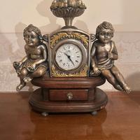 Orologio vintage da tavolo con putti