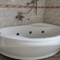 Vasca idromassaggio ad angolo completa