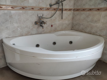 Vasca idromassaggio ad angolo completa