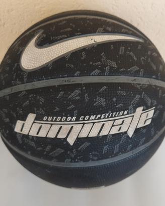 Nike Dominate taglia 5