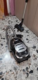 aspirapolvere a traino Rowenta con sacco