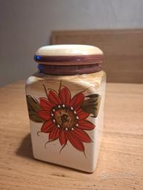 Barattolo artigianale in ceramica decorato a fiori