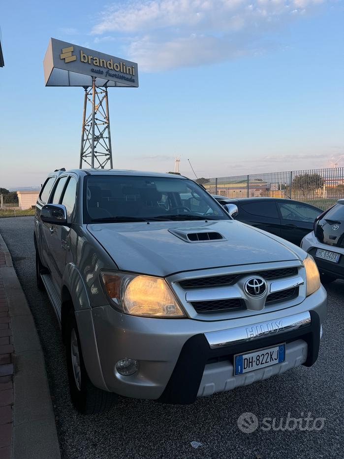 TOYOTA Hilux 3ª serie