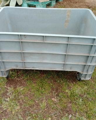 contenitore con ruote