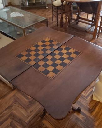 Tavolino con scacchiera richiudibile