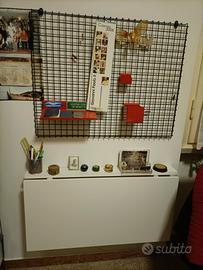 Scrivania pieghevole sedia e accessori da parete