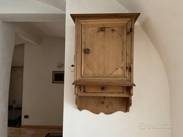 Mobiletto stile tirolese